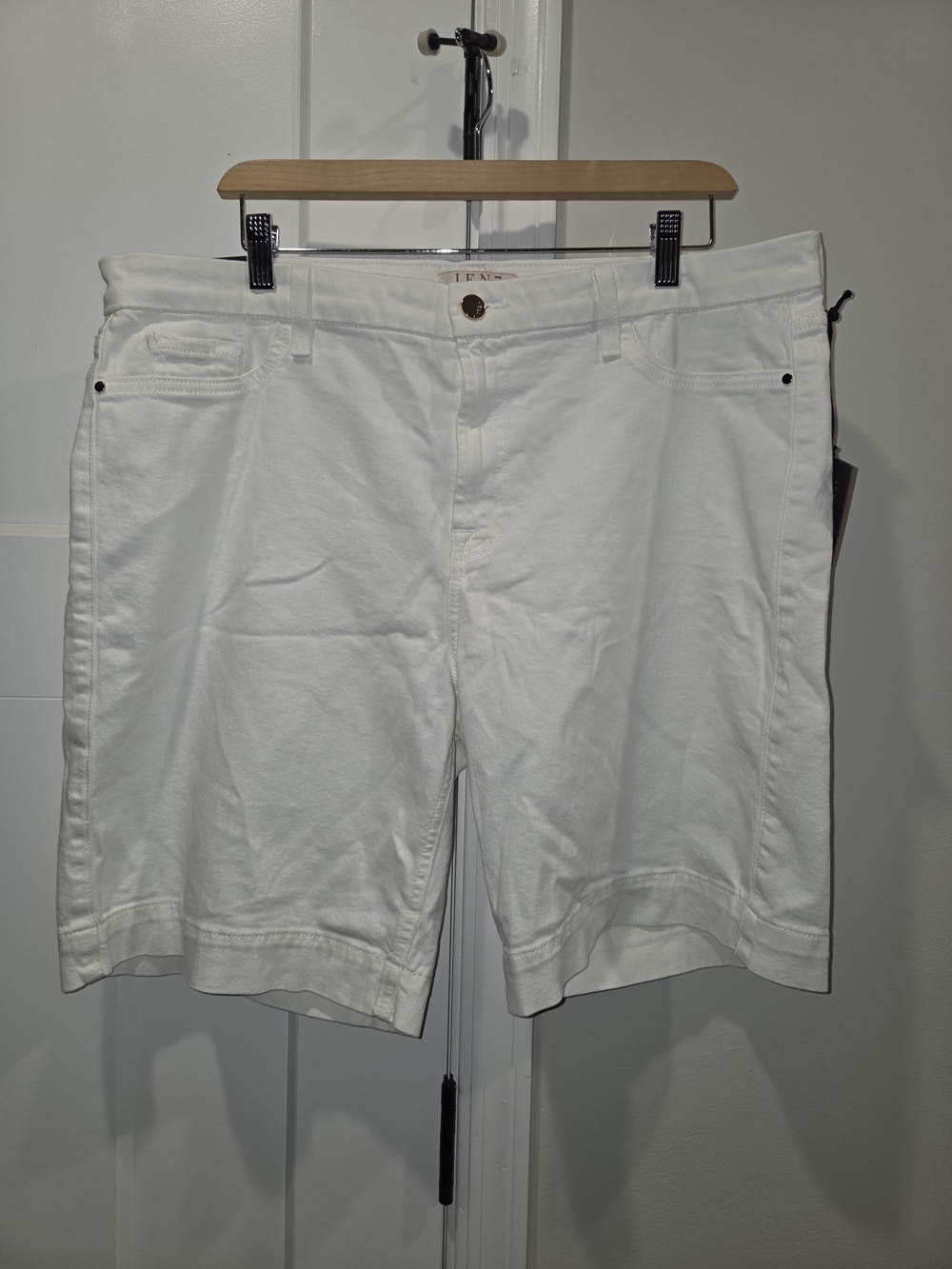 New Jen7 For All Mankind - Women's White Bermuda Shorts Size 18